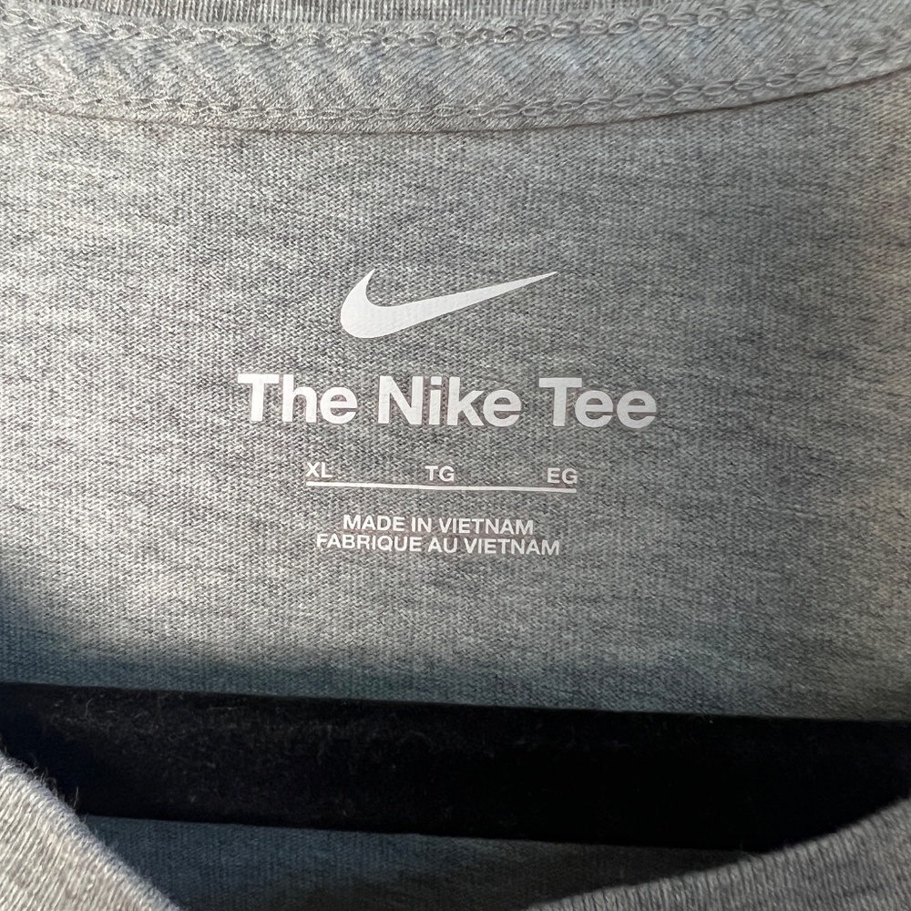 The Nike Tee Graphic UGA Dawgs Gray Long Sleeve Football Men’s 100% Cotton XL - Picture 4 of 8